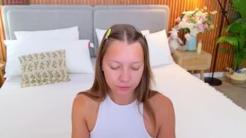 Snapshot of alice_charmy chatting on 09/14/25, 05:17 Alice in Wonderland online show from 09/14/25, 05:17