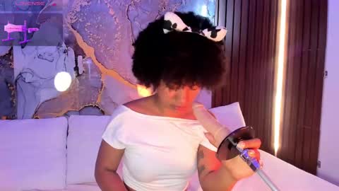 Snapshot of alice_cute77 chatting on 10/07/25, 09:23 Mey online show from 10/07/25, 09:23