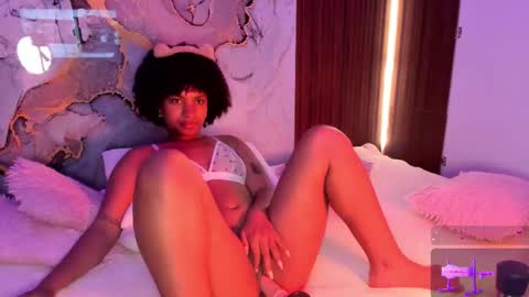 Snapshot of alice_cute77 chatting on 10/15/25, 10:32 Mey online show from 10/15/25, 10:32