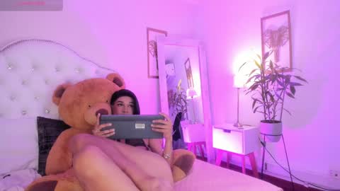 Snapshot of alice_graay_ chatting on 02/08/25, 05:40 Alice Graay online show from 02/08/25, 05:40