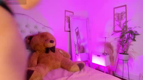 Snapshot of alice_graay_ chatting on 02/17/25, 04:20 Alice Graay online show from 02/17/25, 04:20