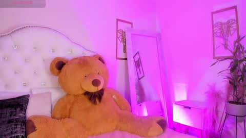 Snapshot of alice_graay_ chatting on 02/18/25, 05:09 Alice Graay online show from 02/18/25, 05:09