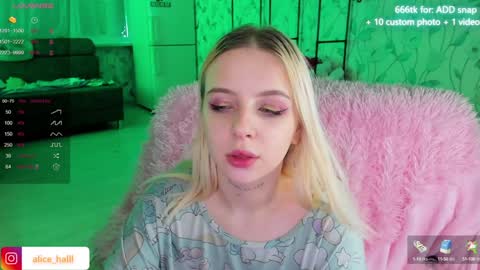 Snapshot of alice_halle chatting on 12/14/24, 07:51 alice_halle online show from 12/14/24, 07:51