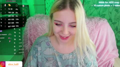 Snapshot of alice_halle chatting on 12/15/24, 10:39 alice_halle online show from 12/15/24, 10:39