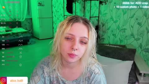 Snapshot of alice_halle chatting on 01/02/25, 05:18 alice_halle online show from 01/02/25, 05:18
