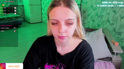 Snapshot of alice_halle chatting on 01/03/25, 05:42 alice_halle online show from 01/03/25, 05:42