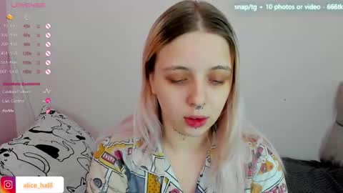 Snapshot of alice_halle chatting on 02/18/25, 08:49 alice_halle online show from 02/18/25, 08:49