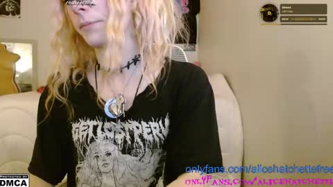 Snapshot of alice_hatchette chatting on 10/20/25, 12:33 Alice Hatchette online show from 10/20/25, 12:33