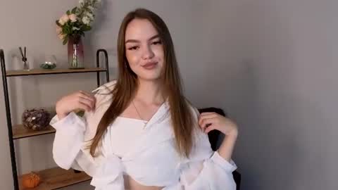 Snapshot of alice_hughes chatting on 07/25/26, 11:41 Ani online show from 07/25/26, 11:41