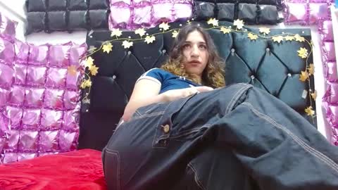 Snapshot of alice_magnus chatting on 10/24/25, 12:01 alice online show from 10/24/25, 12:01