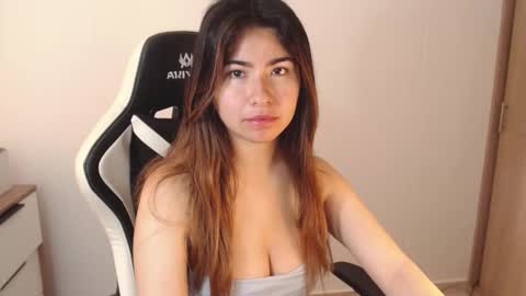 Snapshot of alice_middle01 chatting on 03/10/25, 04:57 Alice online show from 03/10/25, 04:57