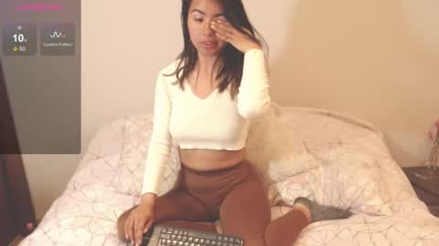 Snapshot of alice_middle01 chatting on 09/25/25, 12:42 Alice online show from 09/25/25, 12:42