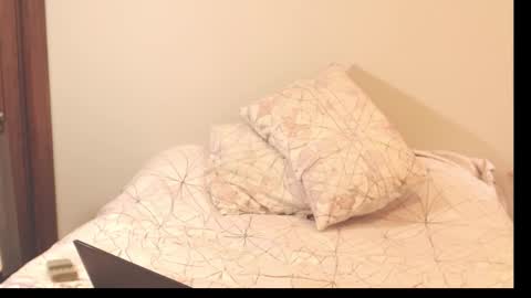 Snapshot of alice_middle01 chatting on 10/23/25, 06:39 Alice online show from 10/23/25, 06:39