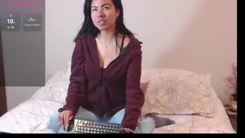 Snapshot of alice_middle01 chatting on 10/29/25, 02:19 Alice online show from 10/29/25, 02:19