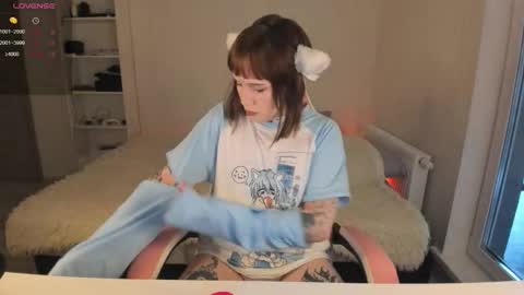 Snapshot of alice_moonshard chatting on 10/11/25, 12:15 Alice online show from 10/11/25, 12:15