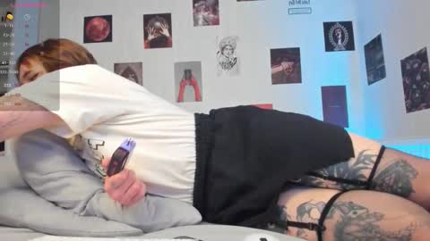 Snapshot of alice_moonshard chatting on 11/30/25, 01:04 Alice online show from 11/30/25, 01:04