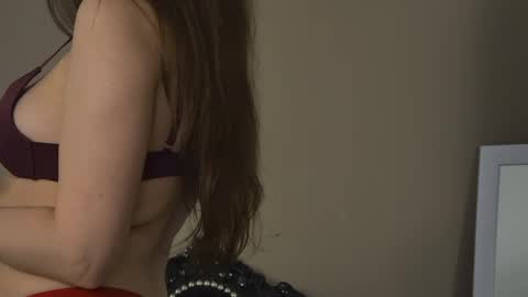Snapshot of alice_munro chatting on 05/07/26, 08:58 AliceMunro online show from 05/07/26, 08:58