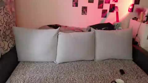 Snapshot of alice_perrez chatting on 02/11/25, 10:04 Alice and Mike online show from 02/11/25, 10:04