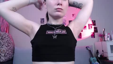 Snapshot of alice_perrez chatting on 02/18/25, 11:22 Alice and Mike online show from 02/18/25, 11:22