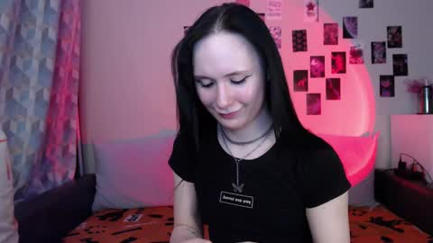 Snapshot of alice_perrez chatting on 02/21/25, 12:06 Alice and Mike online show from 02/21/25, 12:06