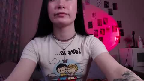 Snapshot of alice_perrez chatting on 02/26/25, 12:25 Alice and Mike online show from 02/26/25, 12:25