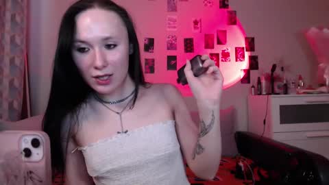 Snapshot of alice_perrez chatting on 03/06/25, 09:14 Alice and Mike online show from 03/06/25, 09:14