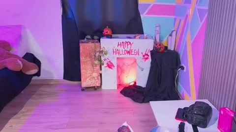 Alice online show from 10/31/25, 07:04