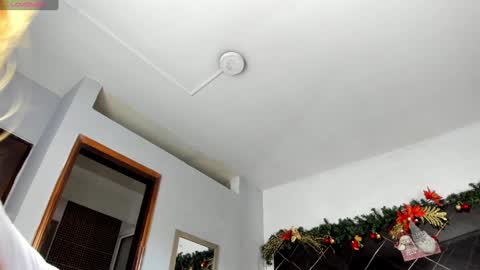 Snapshot of alice_thompsonx chatting on 12/28/24, 12:03 Alice thompsonx online show from 12/28/24, 12:03