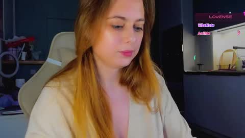 Snapshot of alice_wander chatting on 04/21/26, 03:35 Alice online show from 04/21/26, 03:35