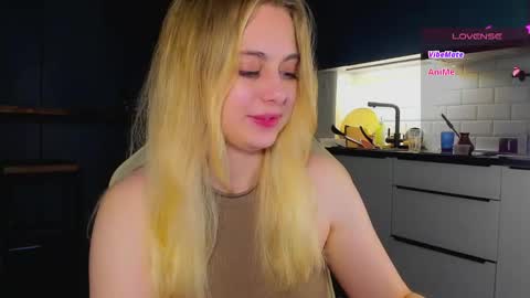 Snapshot of alice_wander chatting on 05/26/26, 10:17 Alice online show from 05/26/26, 10:17
