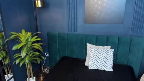 Snapshot of aliceandsia chatting on 10/30/25, 03:30 Alice and Asia online show from 10/30/25, 03:30