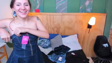 Snapshot of aliceandsia chatting on 11/17/25, 07:08 Alice and Asia online show from 11/17/25, 07:08