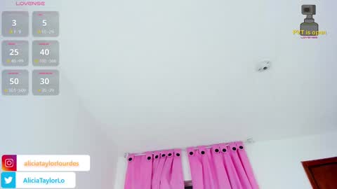 Snapshot of alicebigboobsxxx chatting on 02/05/25, 03:13 Juli online show from 02/05/25, 03:13