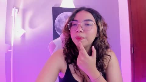 Snapshot of alicecamxxx chatting on 09/09/25, 12:05 alicecamxxx online show from 09/09/25, 12:05