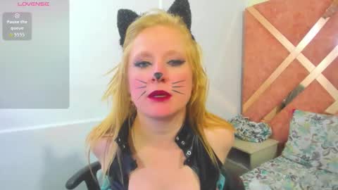 alicecat01 online show from 11/30/25, 06:23