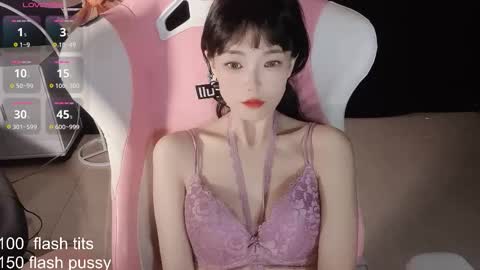 Snapshot of alicechina chatting on 11/12/25, 10:37 Alice online show from 11/12/25, 10:37