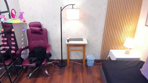 Snapshot of alicecoule chatting on 04/28/26, 11:37 Alice online show from 04/28/26, 11:37