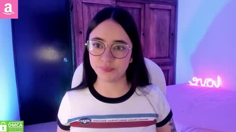 Snapshot of alicee_2 chatting on 10/18/25, 10:05 Aliceee .. 97YP9VWGZHrefnav wishlist lists 1 online show from 10/18/25, 10:05