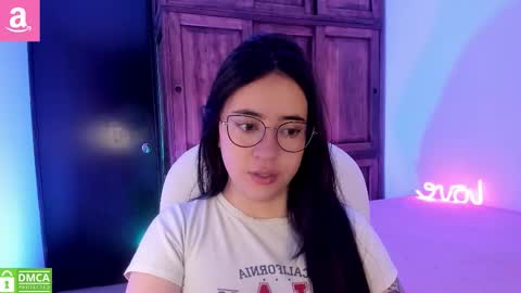 Snapshot of alicee_2 chatting on 10/21/25, 11:11 Aliceee .. 97YP9VWGZHrefnav wishlist lists 1 online show from 10/21/25, 11:11