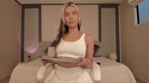 alicee_clark_ online show from 03/25/26, 12:00