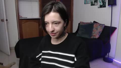 alicee_logan_ online show from 11/05/25, 02:22