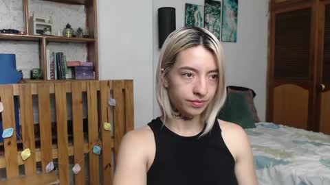 alicee_logan_ online show from 04/25/26, 02:03