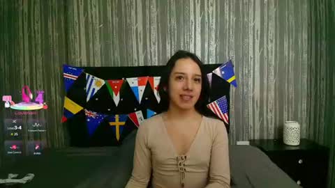 Snapshot of alicee_moonn chatting on 06/14/26, 05:15 alicee_moonn online show from 06/14/26, 05:15