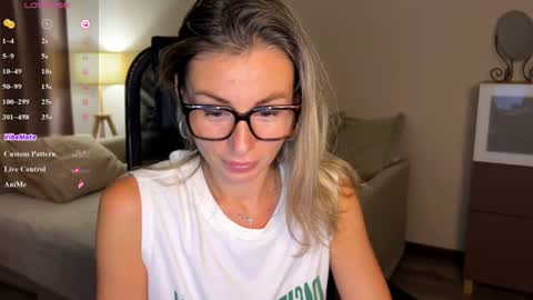 Snapshot of aliceevan chatting on 07/10/26, 11:24 Daniella online show from 07/10/26, 11:24