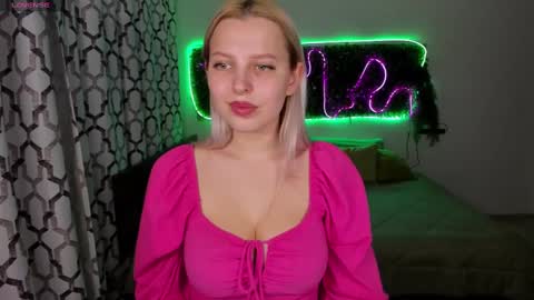 Snapshot of alicefreman chatting on 02/11/25, 01:51 Alice online show from 02/11/25, 01:51