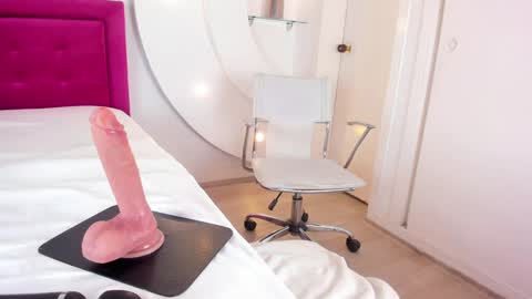 Snapshot of alicehanz_ chatting on 02/05/25, 07:39 Alice online show from 02/05/25, 07:39