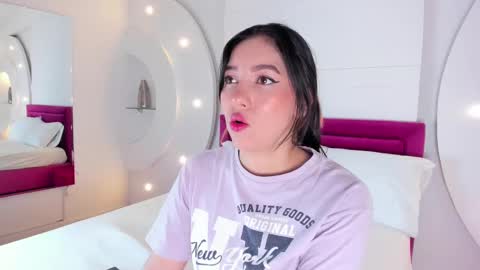 Snapshot of alicehanz_ chatting on 02/23/25, 04:17 Alice online show from 02/23/25, 04:17