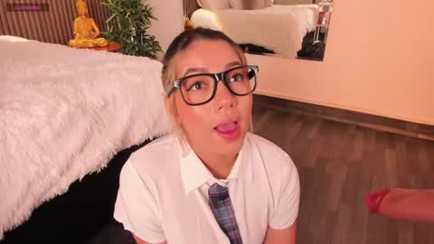 Snapshot of alicehanz_ chatting on 11/28/25, 02:36 Alice online show from 11/28/25, 02:36