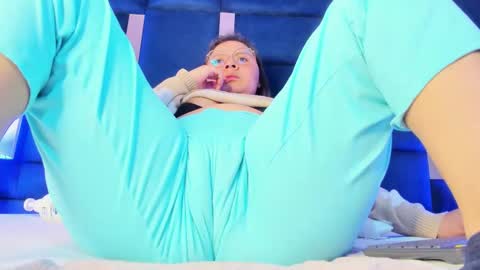 Snapshot of alicehott_05 chatting on 03/01/26, 05:20 alicehott_05 online show from 03/01/26, 05:20