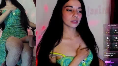 Snapshot of alicekingdom chatting on 01/12/25, 12:28 Alicekingdom online show from 01/12/25, 12:28